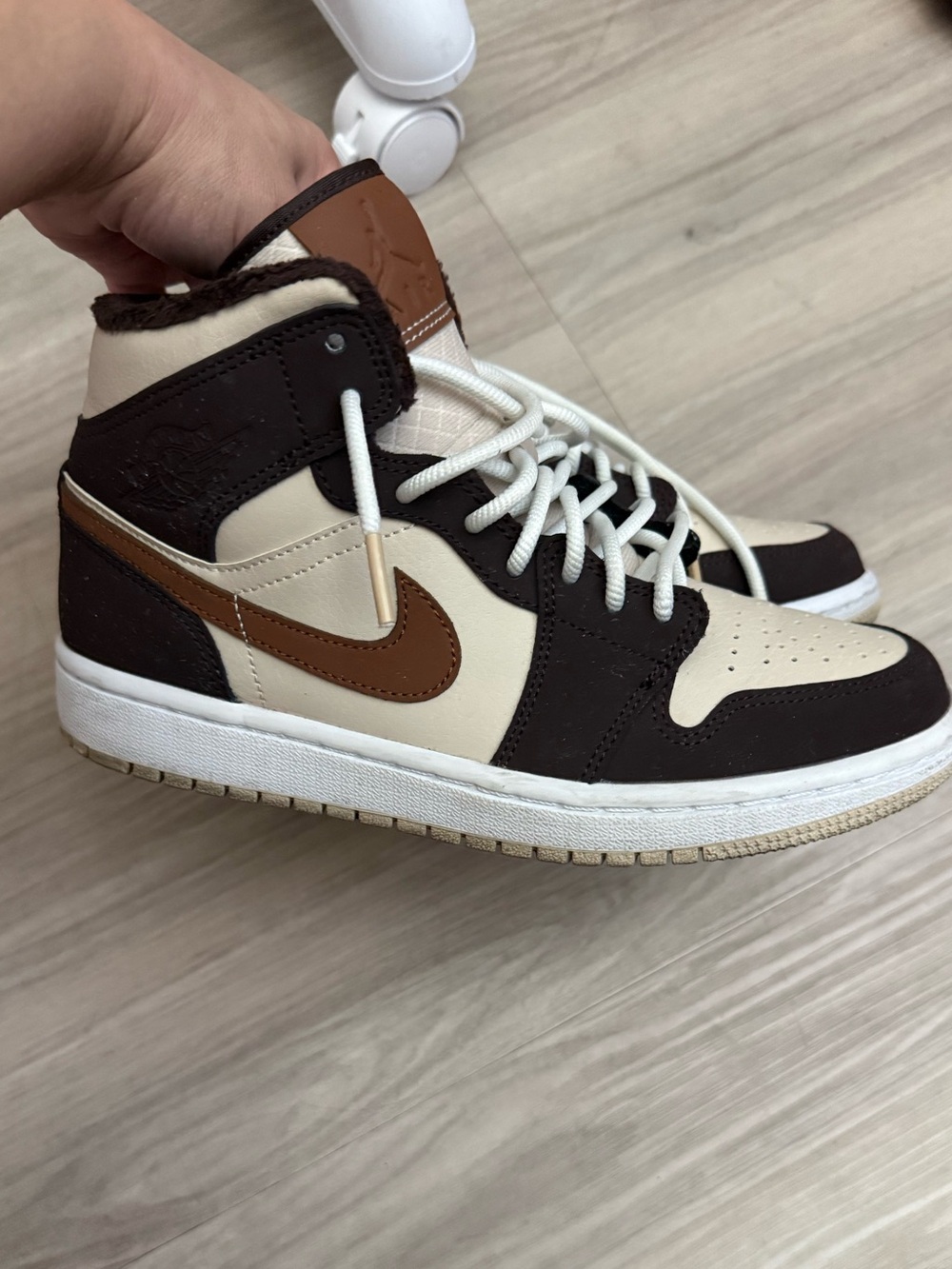 Nike Air Jordan 1 Mid SE Brown Basalt oatmeal Women’s 6.5/7